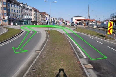 Im Kreisverkehr einmal herum, dann wieder Richtung Wien